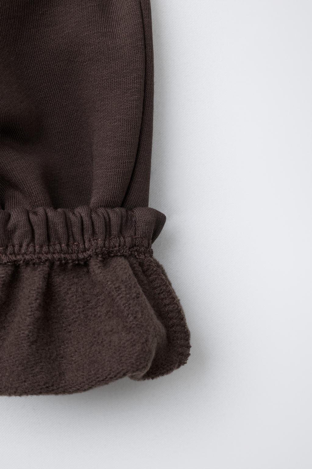 БАЗОВЫЙ КОМПЛЕКТ ДЛЯ БЕГА: ТОЛСТОВКА И БРЮКИ-ДЖОГГЕРЫ С НАШИВКОЙ