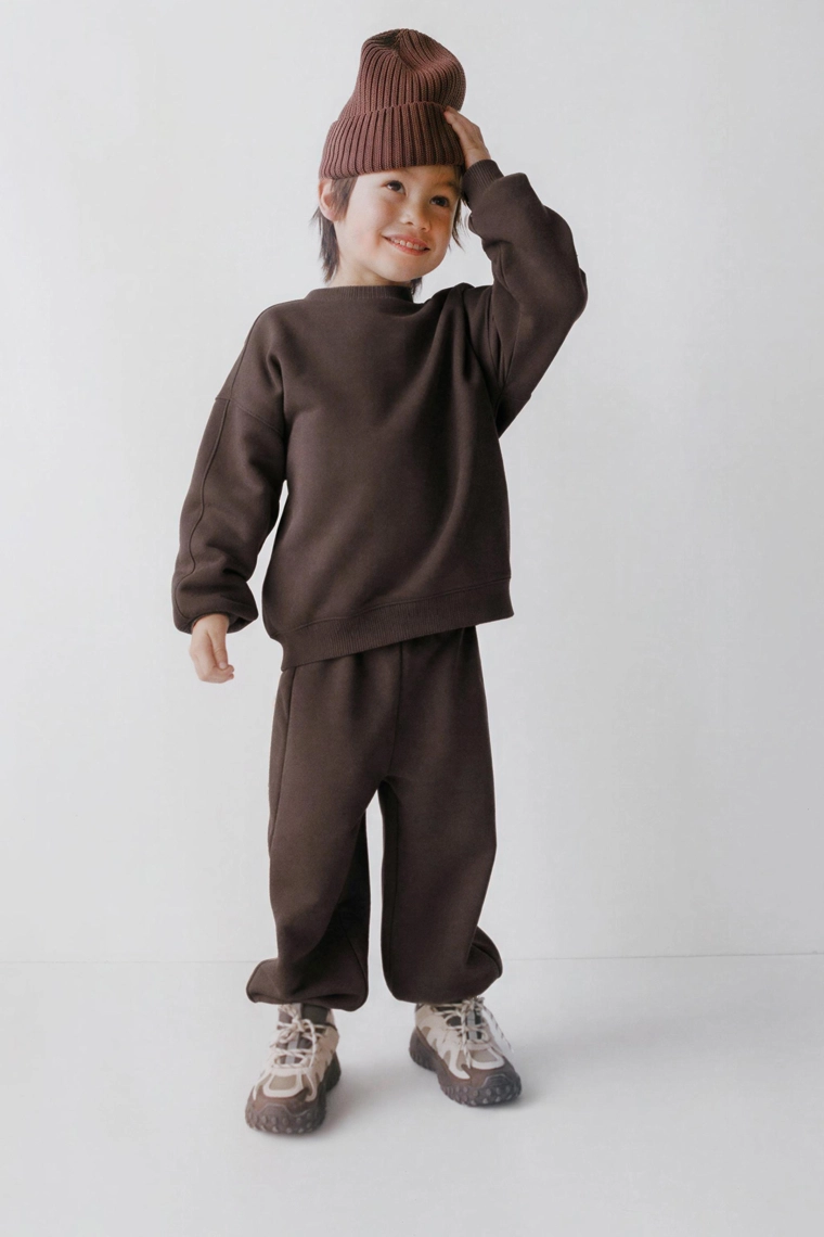 Костюм с джоггерами и толстовкой с бейсиковым лейблом