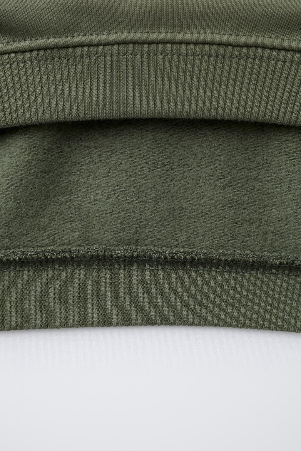 КОМПЛЕКТ ДЖОГГИНГ: СВИТШОТ И БАЗОВЫЕ БРЮКИ-ДЖОГГЕРЫ С НАШИВКОЙ