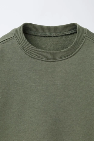 Комплект джоггинг: свитшот и базовые брюки-джоггеры с нашивкой- Заказать в России