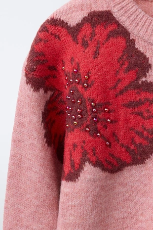 Джемпер из трикотажа с цветами и бусинами- Заказать в России