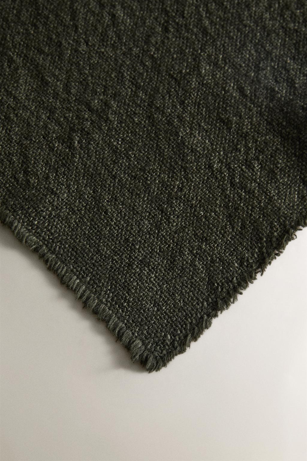 Льняное салфетка с декоративными краями