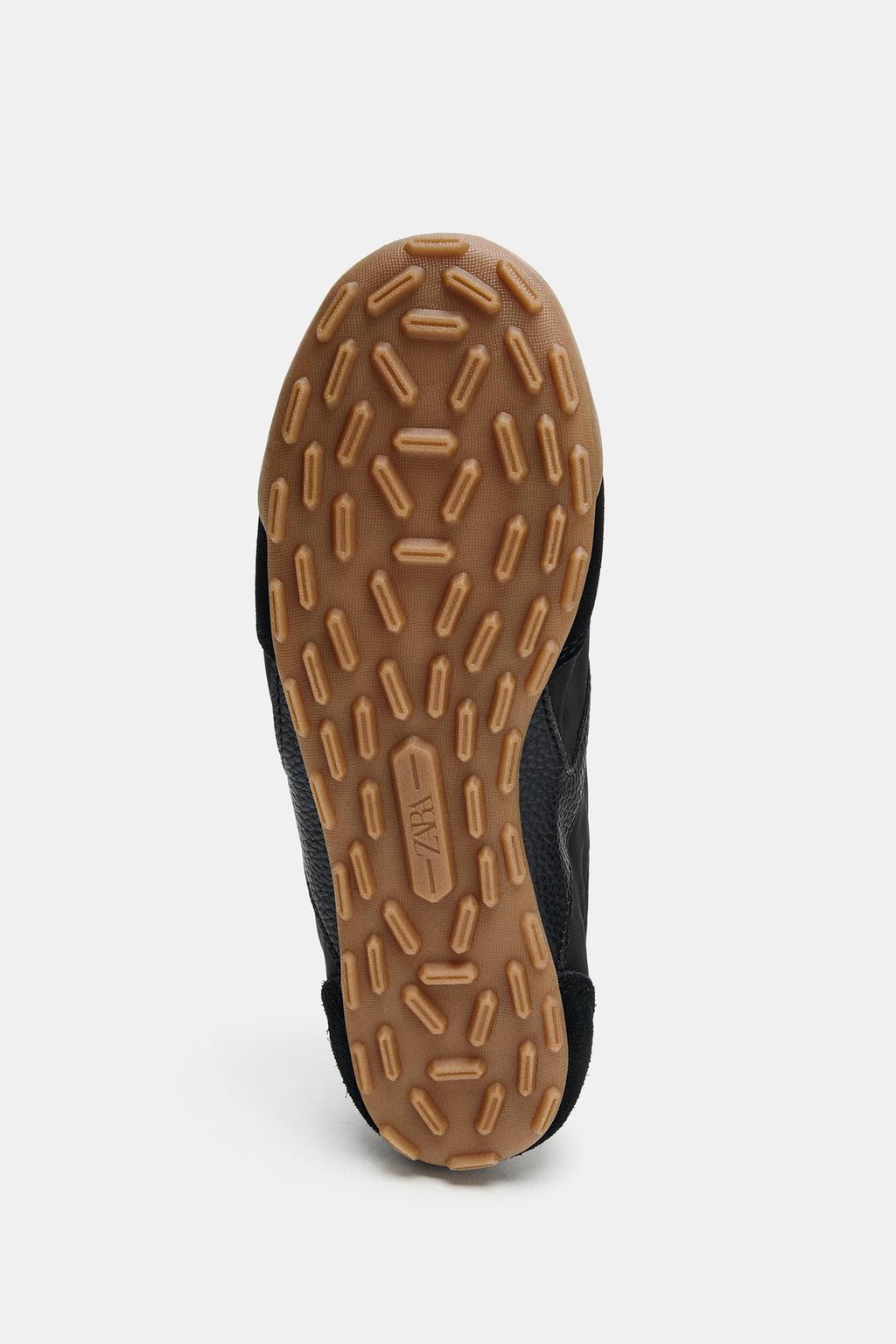 СПОРТИВНАЯ МОДЕЛЬ С ДЕТАЛЬЮ НА ЯЗЫЧКЕ