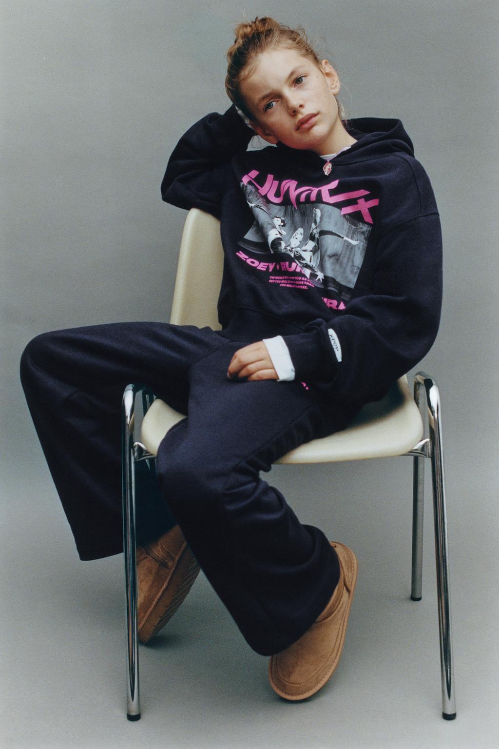 ХУДИ С ПРИНТОМ KPOP DEMON HUNTERS™ NETFLIX ©