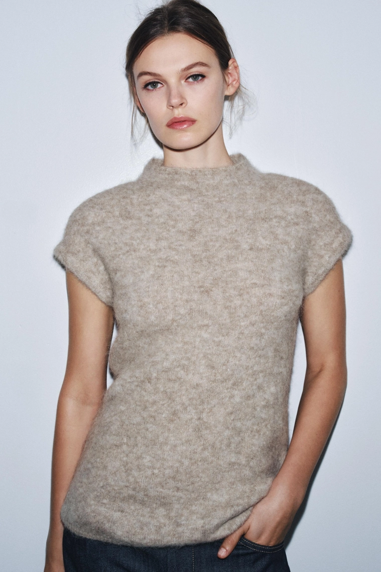 Топ из мягкой альпакиевой смеси с эффектом меха