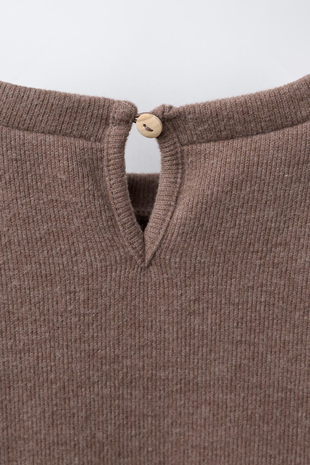 КОМПЛЕКТ ИЗ ФУТБОЛКИ И РАСКЛЕШЕННЫХ ЛЕГИНСОВ ИЗ МЯГКОЙ ТКАНИ