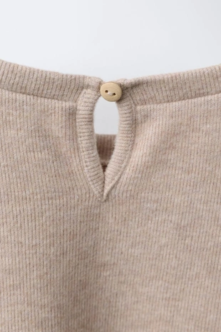 Комплект из футболки и расклешенных легинсов из мягкой ткани- Заказать в России