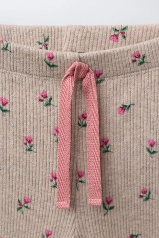 Комплект из футболки и расклешенных легинсов из мягкой ткани- Заказать в России