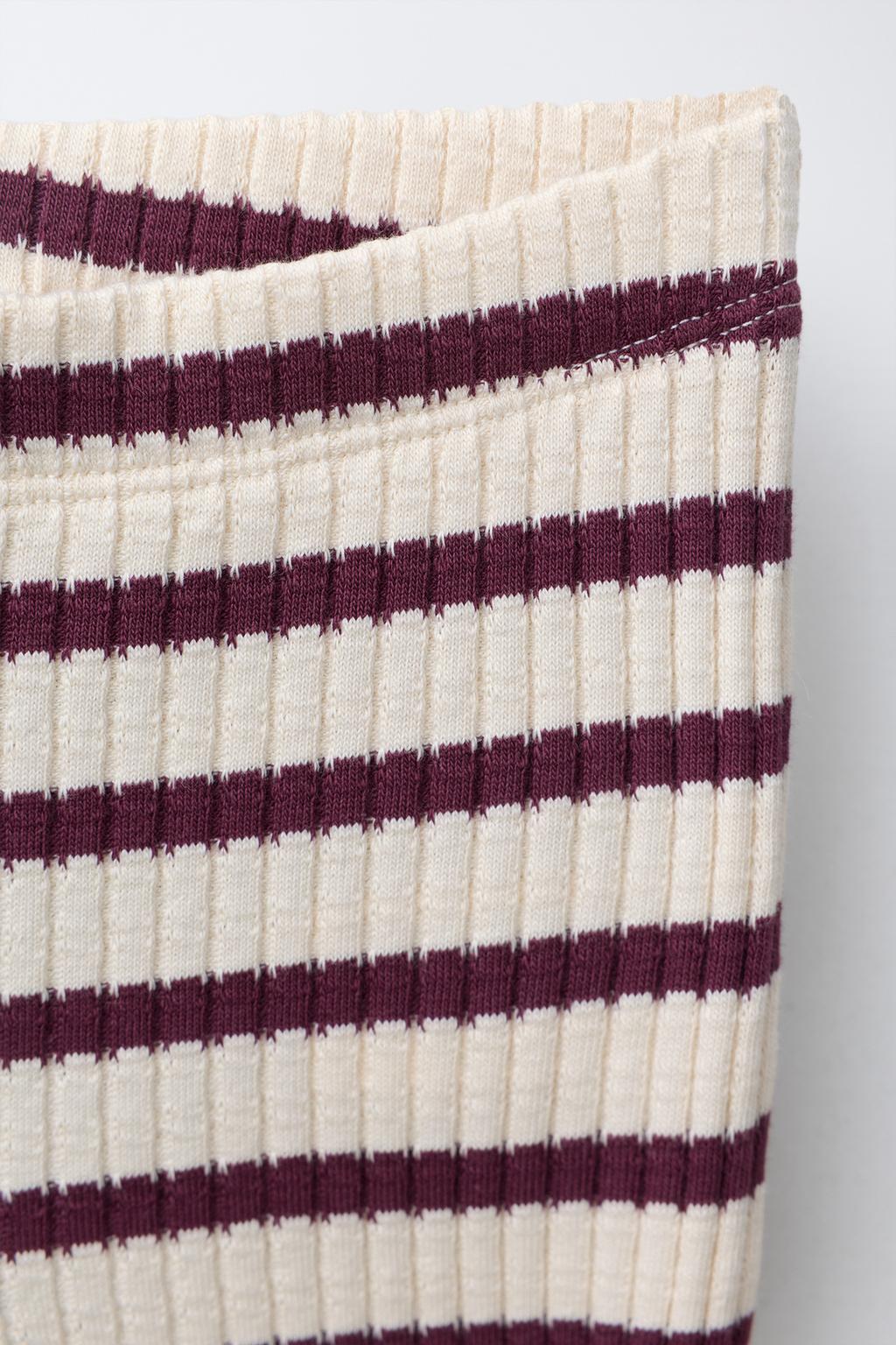 КОМПЛЕКТ ИЗ ФУТБОЛКИ И РАСКЛЕШЕННЫХ ЛЕГИНСОВ В РУБЧИК В ПОЛОСКУ