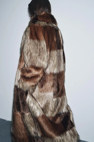 Пальто из искусственного меха в стиле пэчворк — ZW COLLECTION LIMITED EDITION- Заказать в России