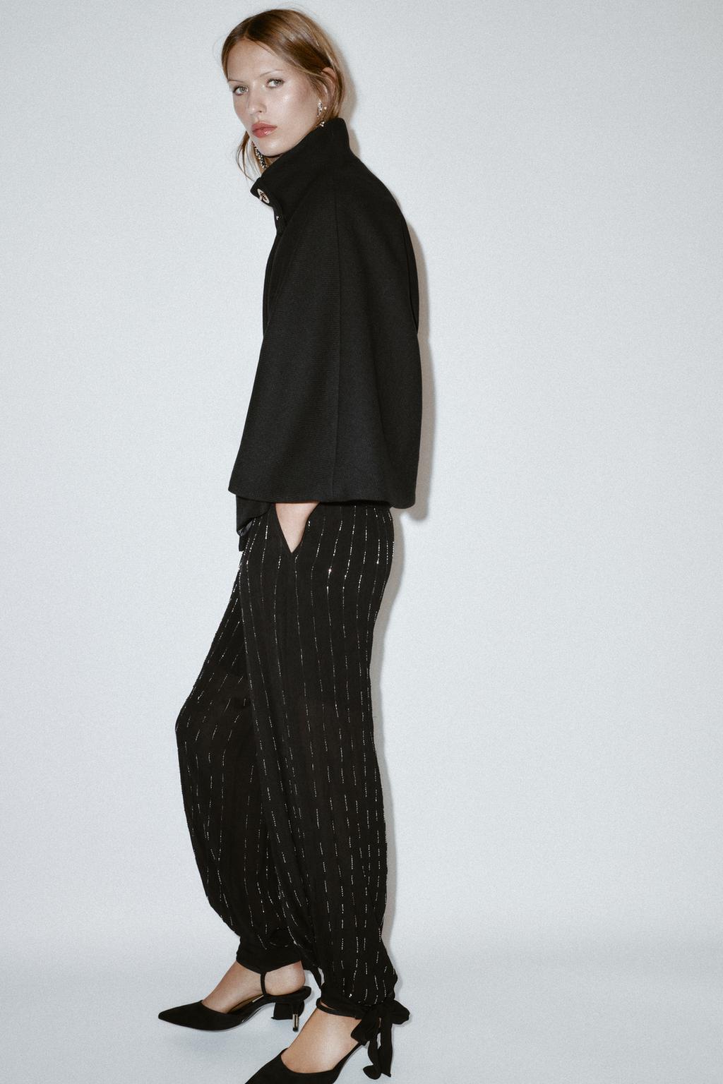 КОРОТКОЕ ПАЛЬТО-НАКИДКА С ПОЯСОМ ИЗ ШЕРСТИ