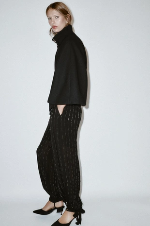 Короткое пальто-накидка с поясом из шерсти- Заказать в России