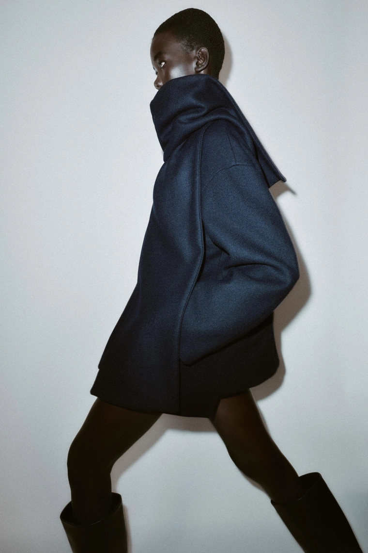 Шерстяное пальто с шарфом