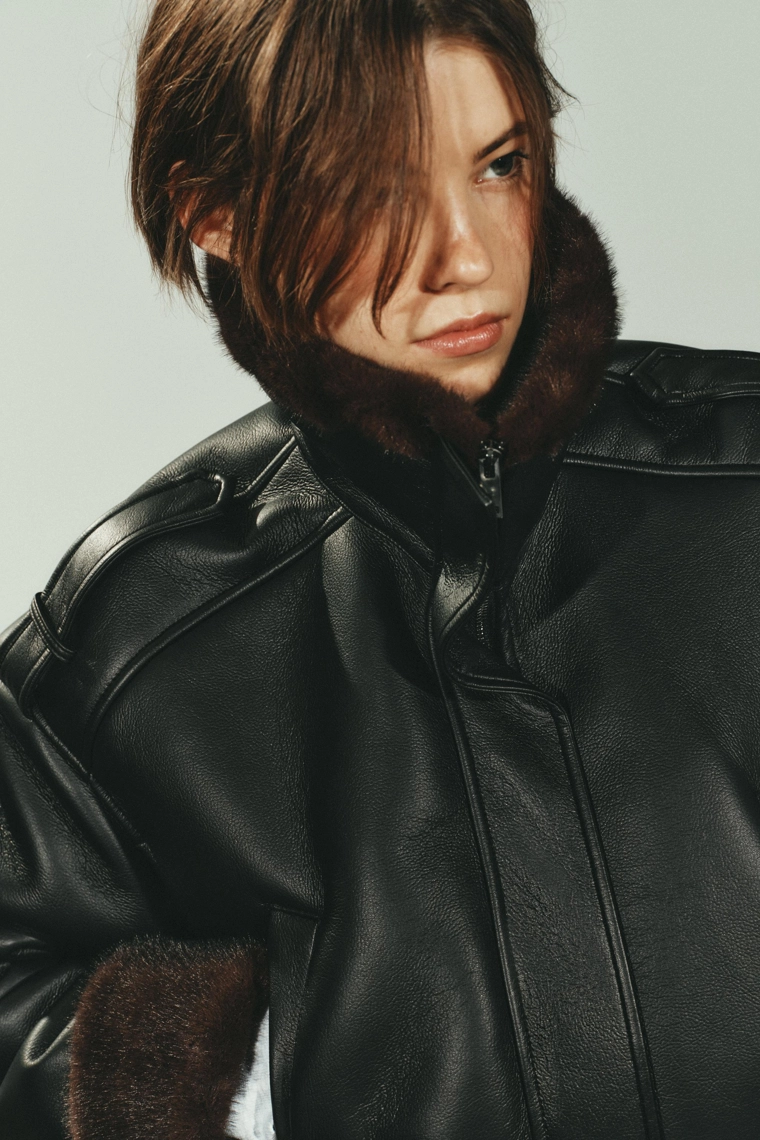 Бомбер из меховой искусственной кожи с двусторонней отделкой