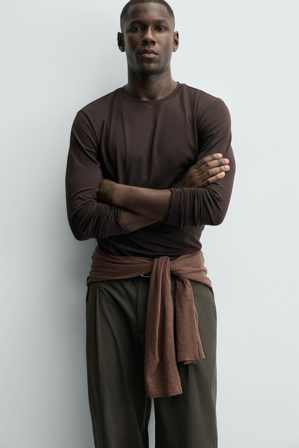 БАЗОВАЯ ФУТБОЛКА SLIM FIT