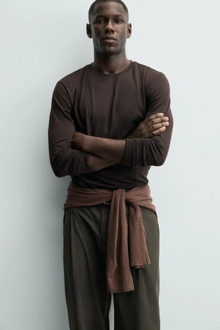 Базовая футболка SLIM FIT- Заказать в России