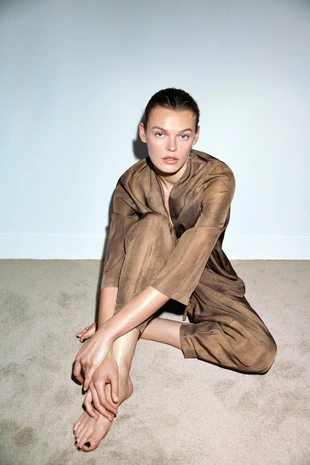 Брюки объемного кроя с принтом- Заказать в России