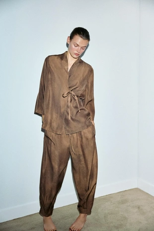 Брюки объемного кроя с принтом- Заказать в России