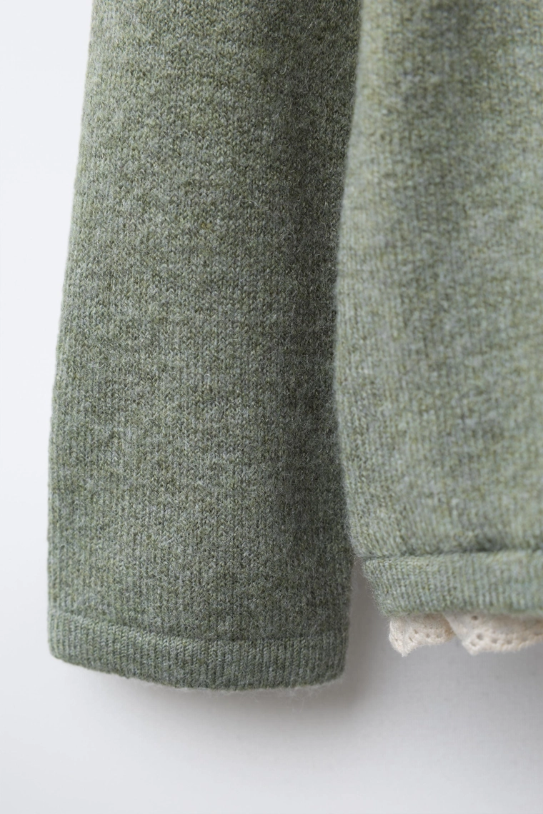 Трикотажный свитер с кружевными вставками