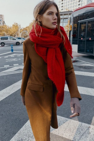 Треугольная шаль с ажурным узором- Заказать в России