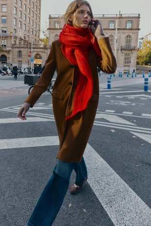 Треугольная шаль с ажурным узором- Заказать в России