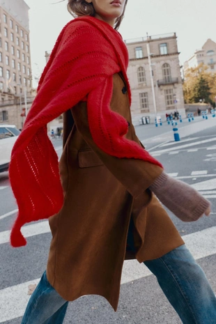 Треугольная шаль с ажурным узором- Заказать в России