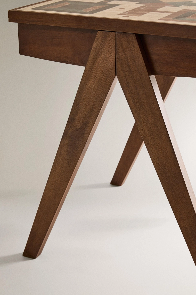 Напольная тумба с мраморной доской для игры в нарды