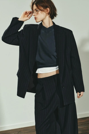 Блейзер в тонкую полоску с карманами- Заказать в России