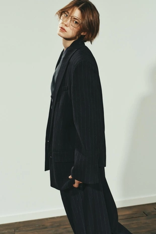 Блейзер в тонкую полоску с карманами- Заказать в России