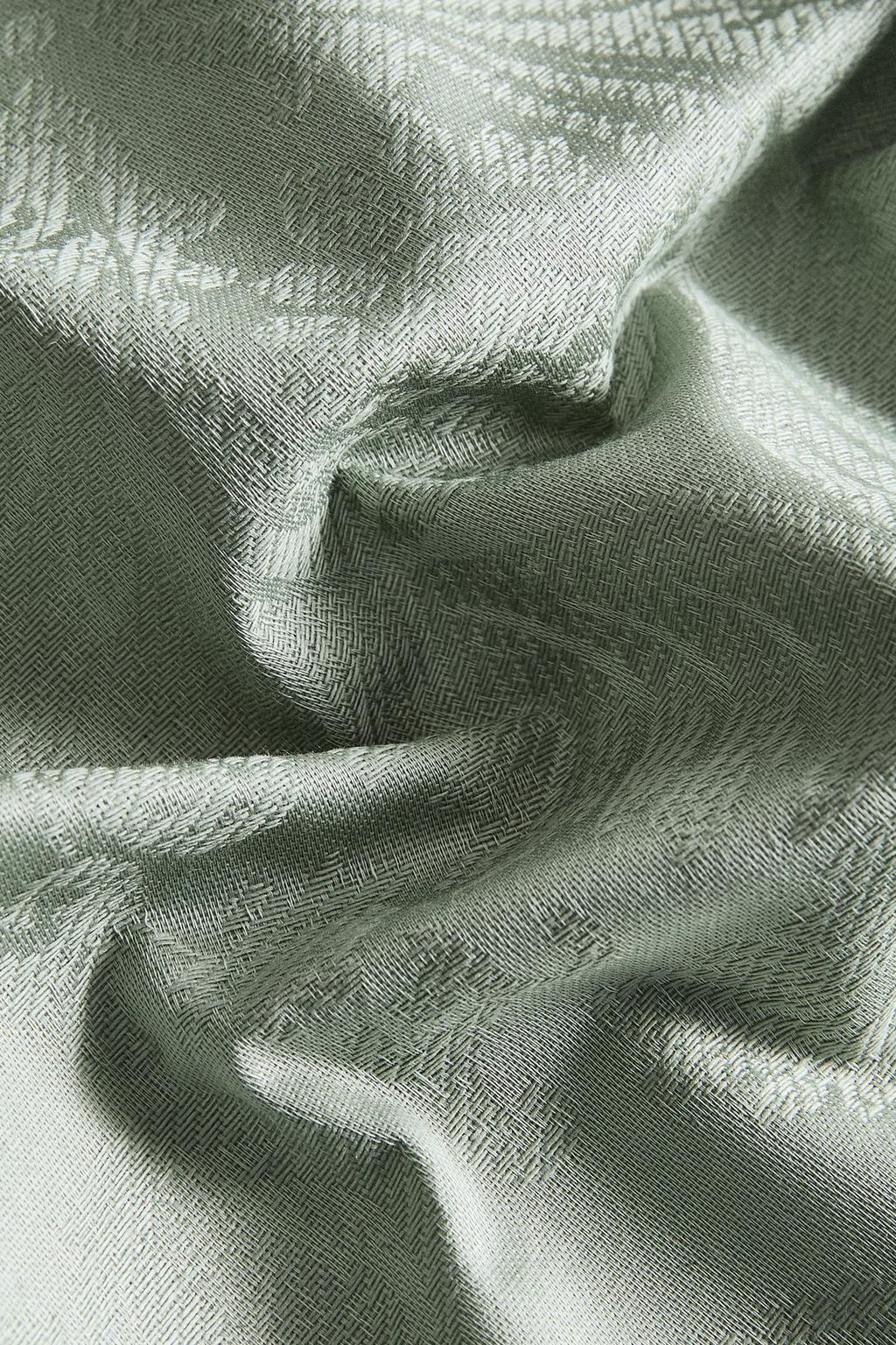 Хлопковый скатерть с жаккардовыми цветочными мотивами и смолистым покрытием