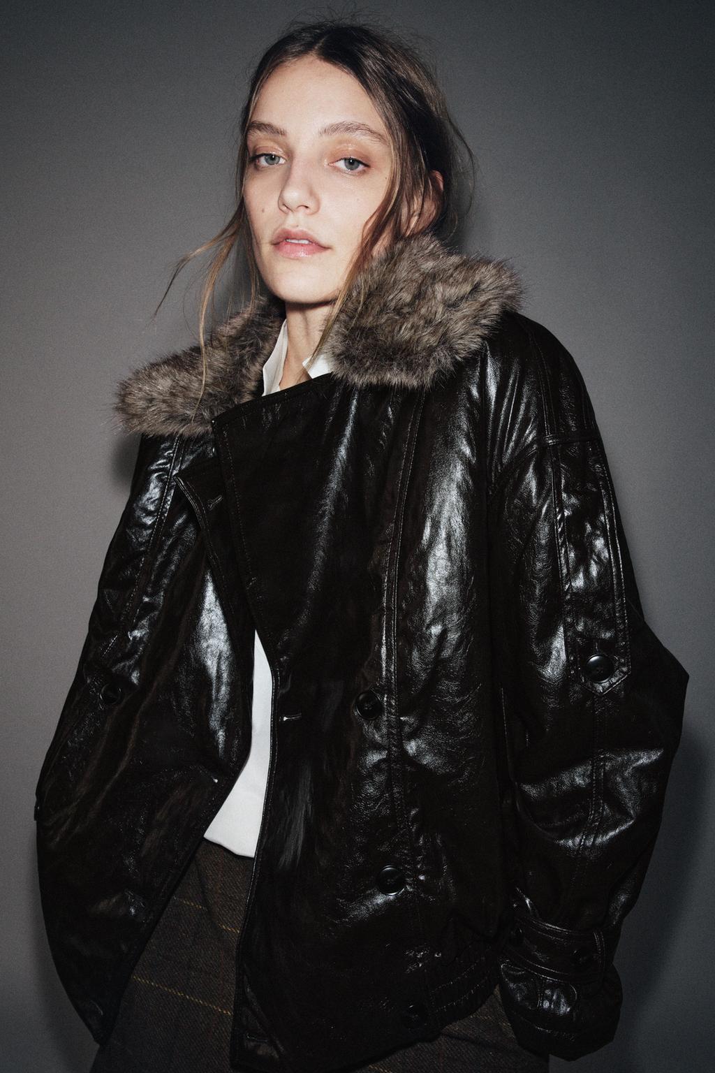 БЛЕСТЯЩАЯ КУРТКА С ВОРОТНИКОМ ИЗ ИСКУССТВЕННОГО МЕХА — ZW COLLECTION