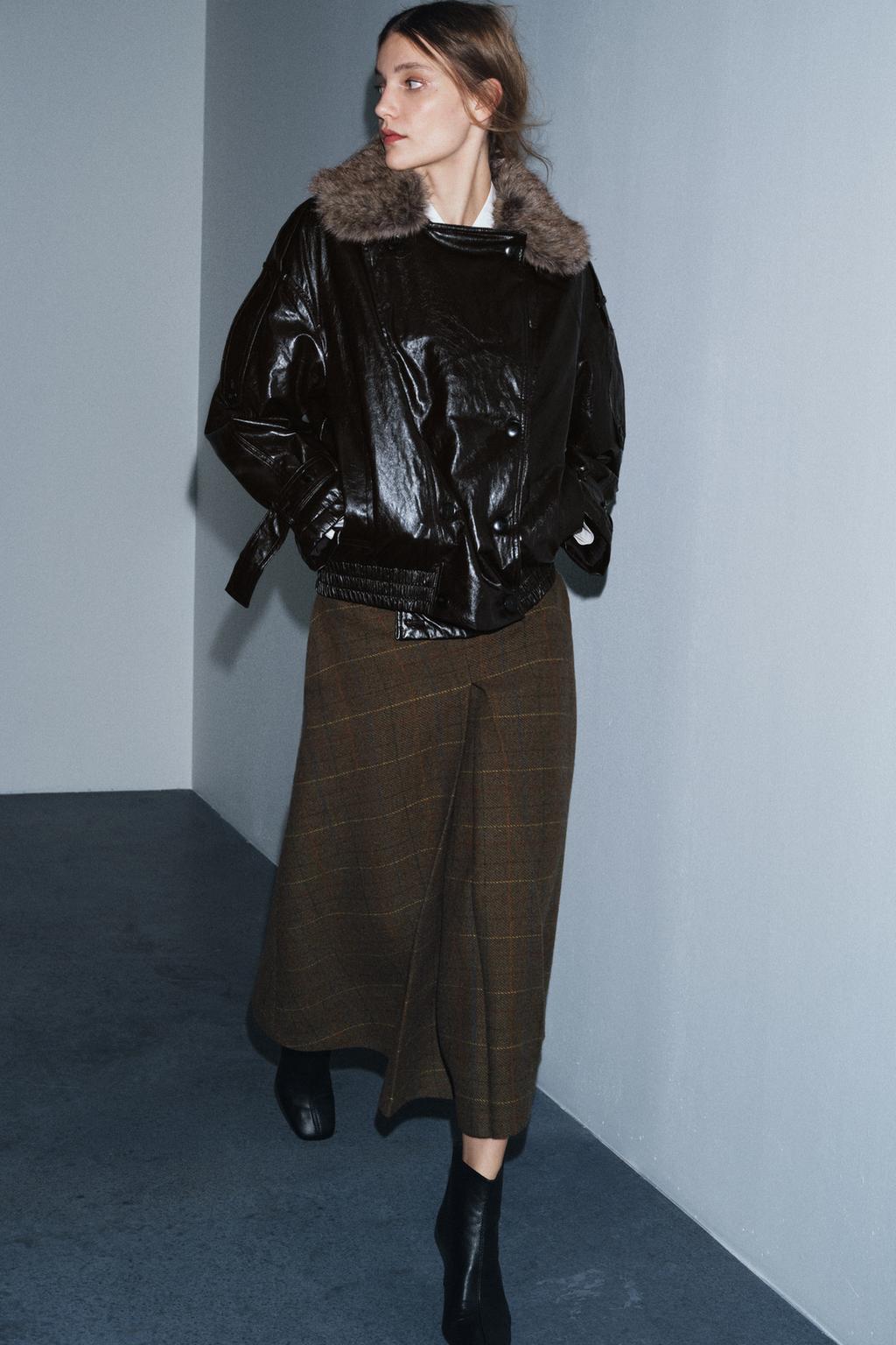 БЛЕСТЯЩАЯ КУРТКА С ВОРОТНИКОМ ИЗ ИСКУССТВЕННОГО МЕХА — ZW COLLECTION