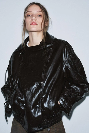 Блестящая куртка с воротником из искусственного меха — ZW COLLECTION- Заказать в России