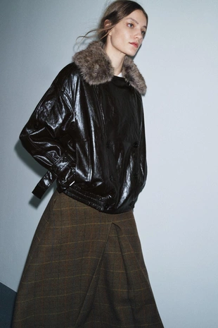 Блестящая куртка с воротником из искусственного меха — ZW COLLECTION- Заказать в России