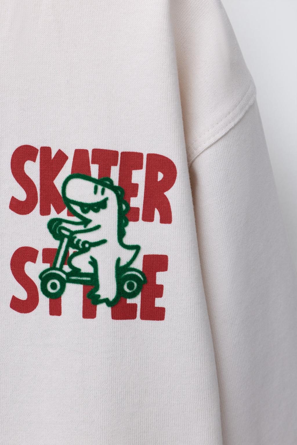 ТОЛСТОВКА С РЕЛЬЕФНЫМ ПРИНТОМ ЖИВОТНЫХ