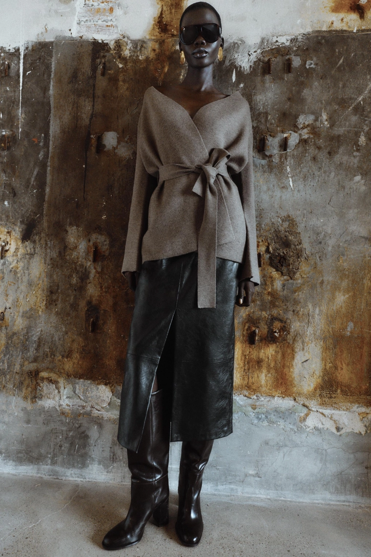 Кардиган из вязаного полотна с поясом