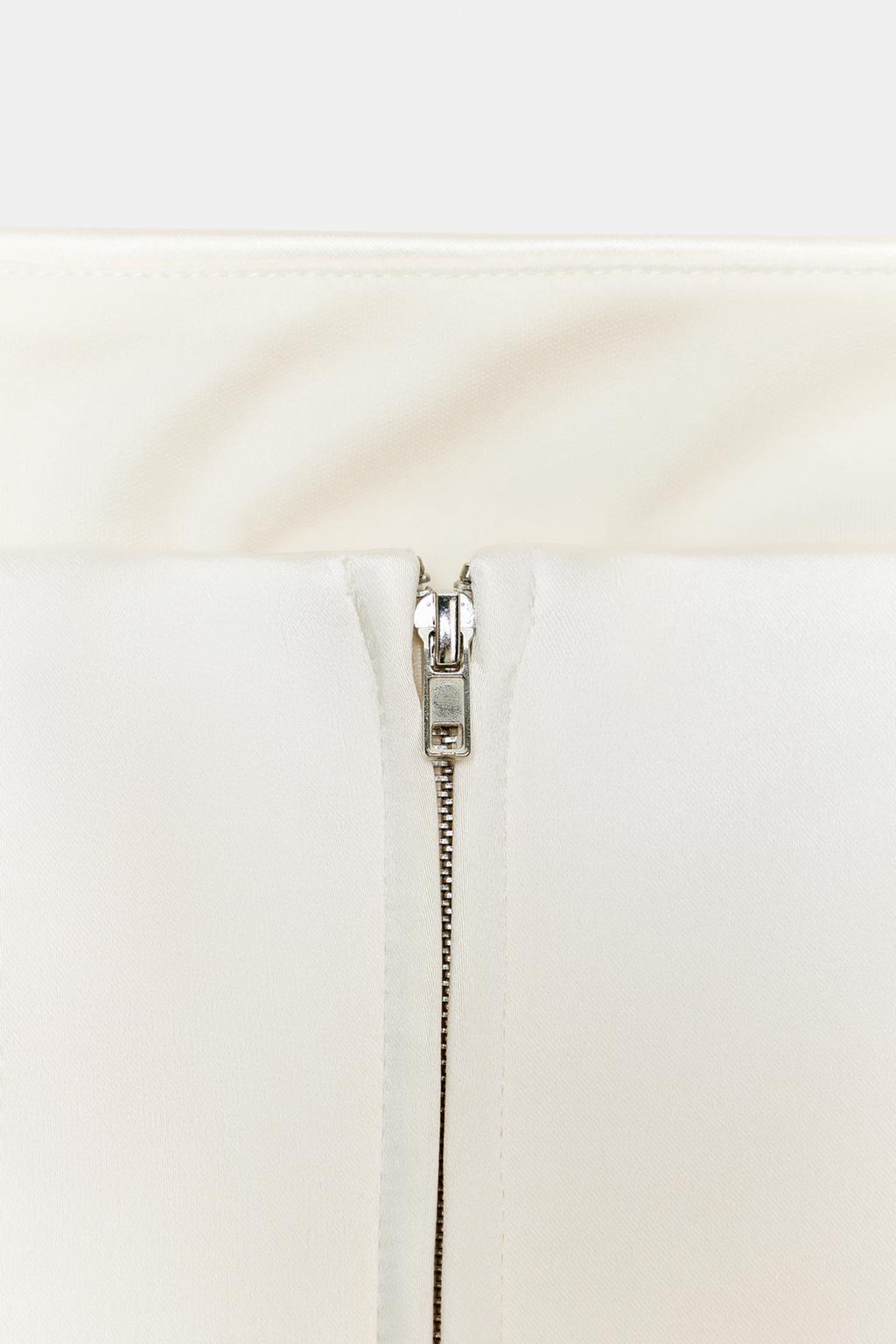 ТОП С ОТКРЫТЫМИ ПЛЕЧАМИ И ПЕРЬЯМИ