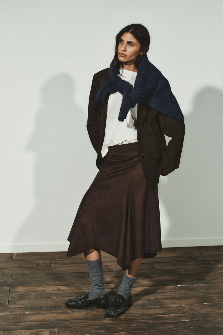 Асимметричная юбка-миди из замшевидного материала