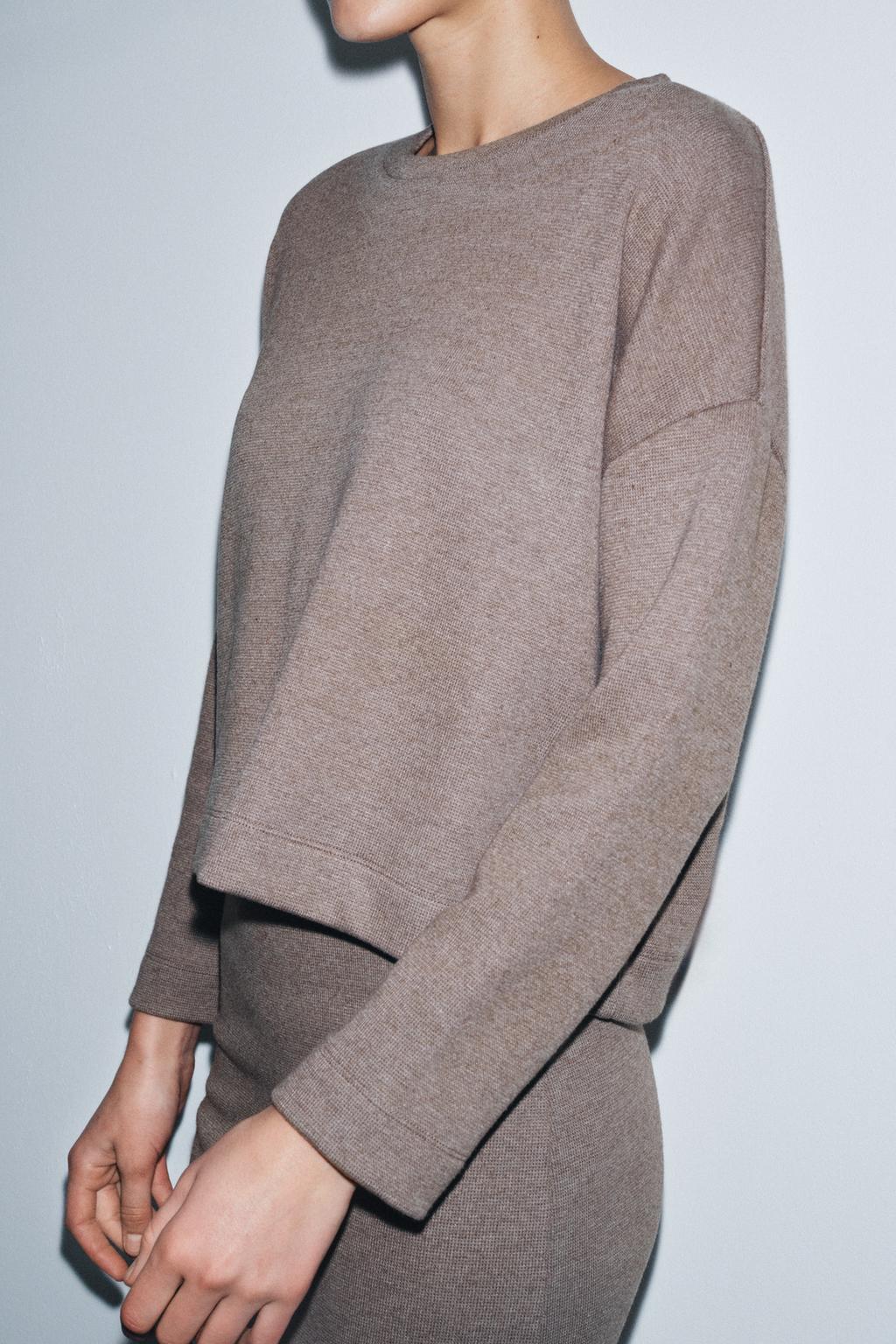 ТОП ИЗ МЯГКОЙ ТКАНИ С ДЛИННЫМИ РУКАВАМИ