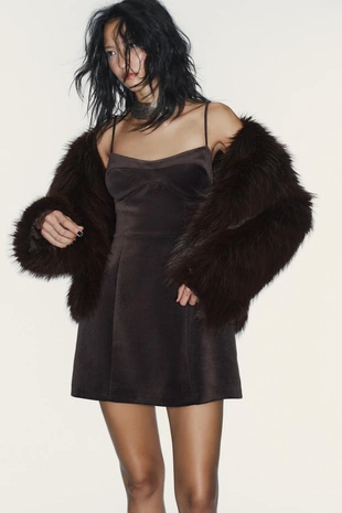 Короткое платье на бретелях- Заказать в России