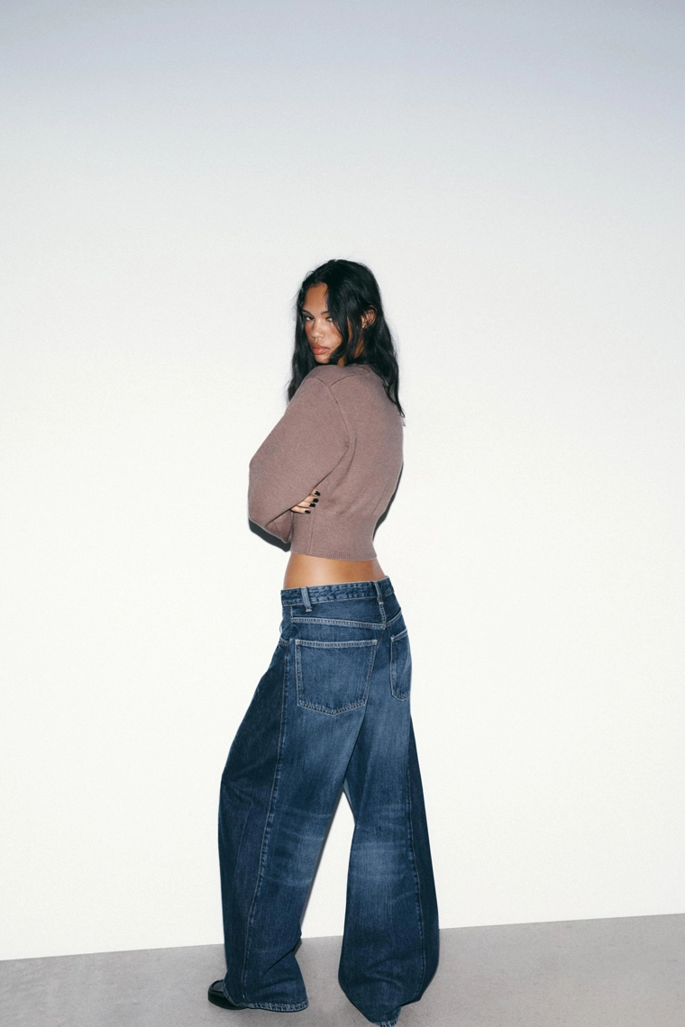 Облегающий укороченный свитер в рубчик