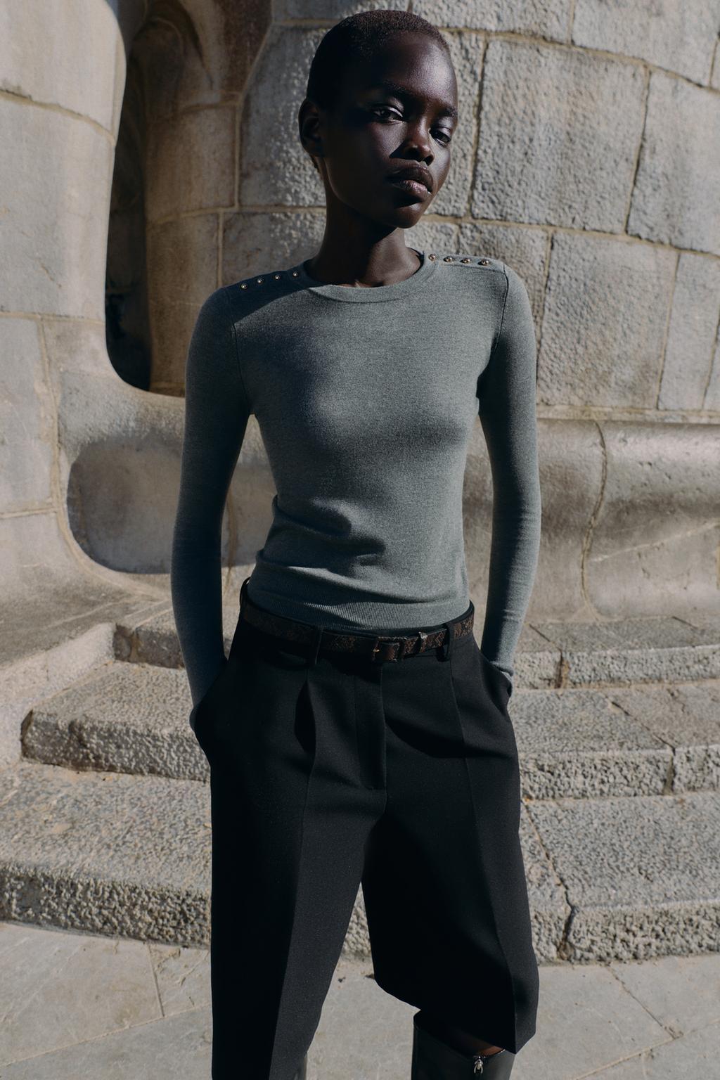 ВЯЗАНЫЙ СВИТЕР С ПУГОВИЦАМИ