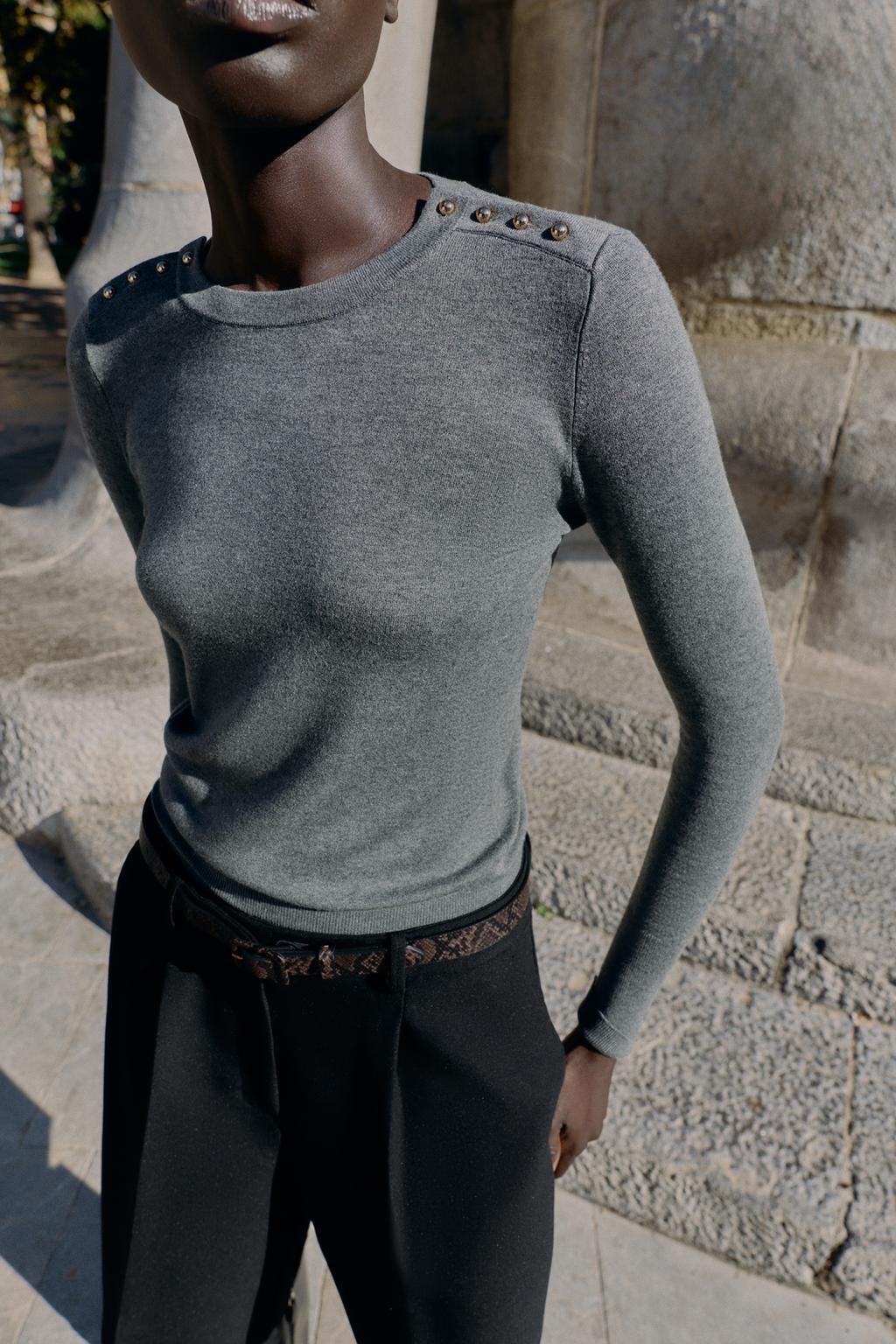 ВЯЗАНЫЙ СВИТЕР С ПУГОВИЦАМИ