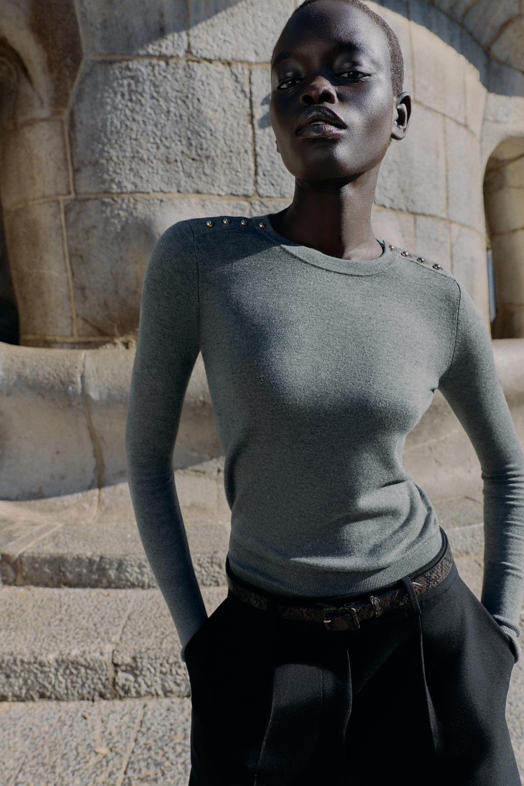 ВЯЗАНЫЙ СВИТЕР С ПУГОВИЦАМИ