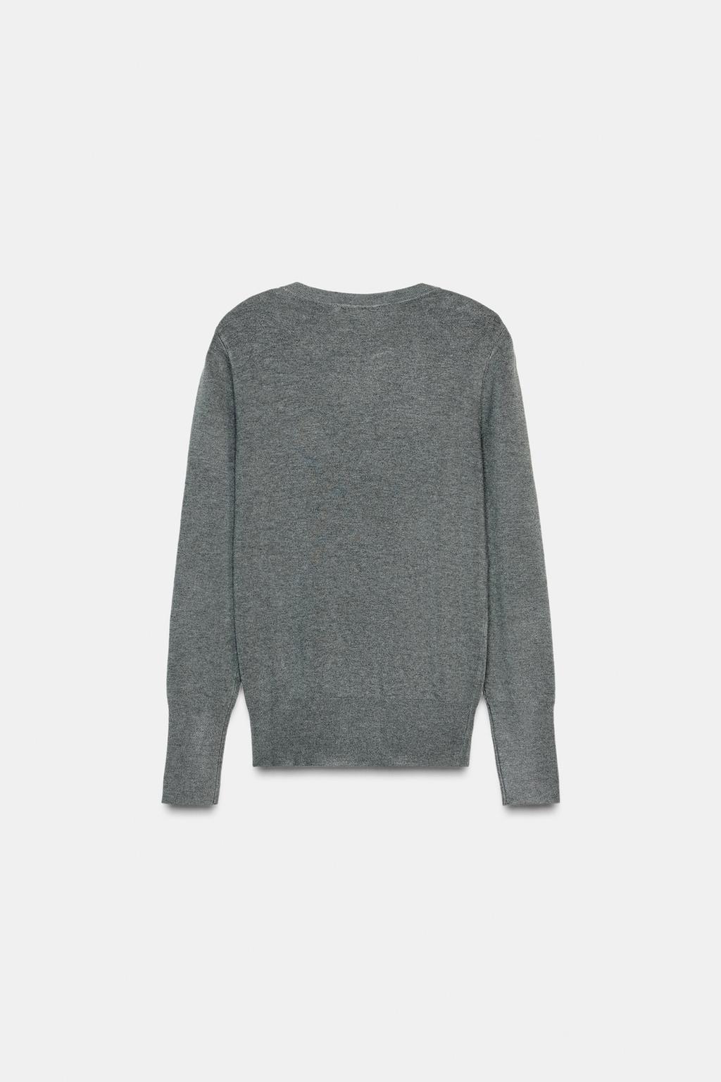 ВЯЗАНЫЙ СВИТЕР С ПУГОВИЦАМИ