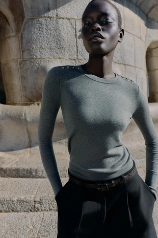 Вязаный свитер с пуговицами- Заказать в России