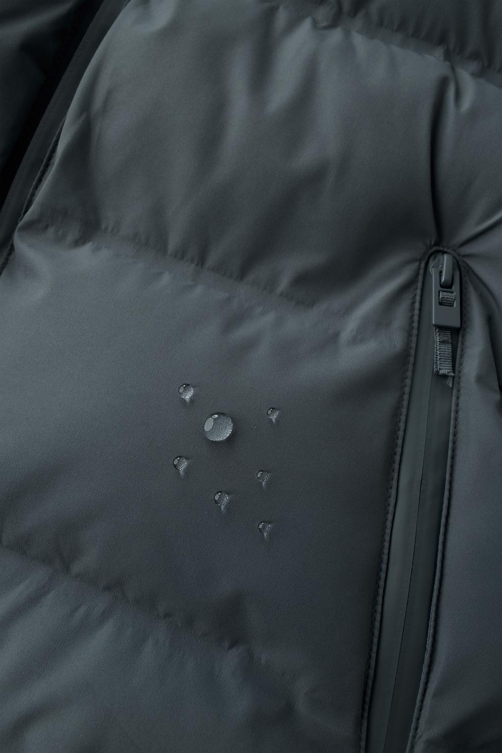 СТЕГАНОЕ ПАЛЬТО С НАШИВКОЙ WATER REPELLENT