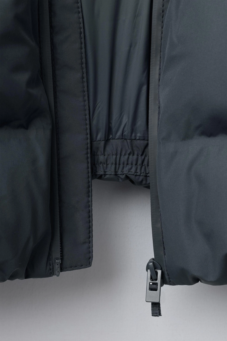 Стеганое пальто с марлевым наполнителем и этикеткой