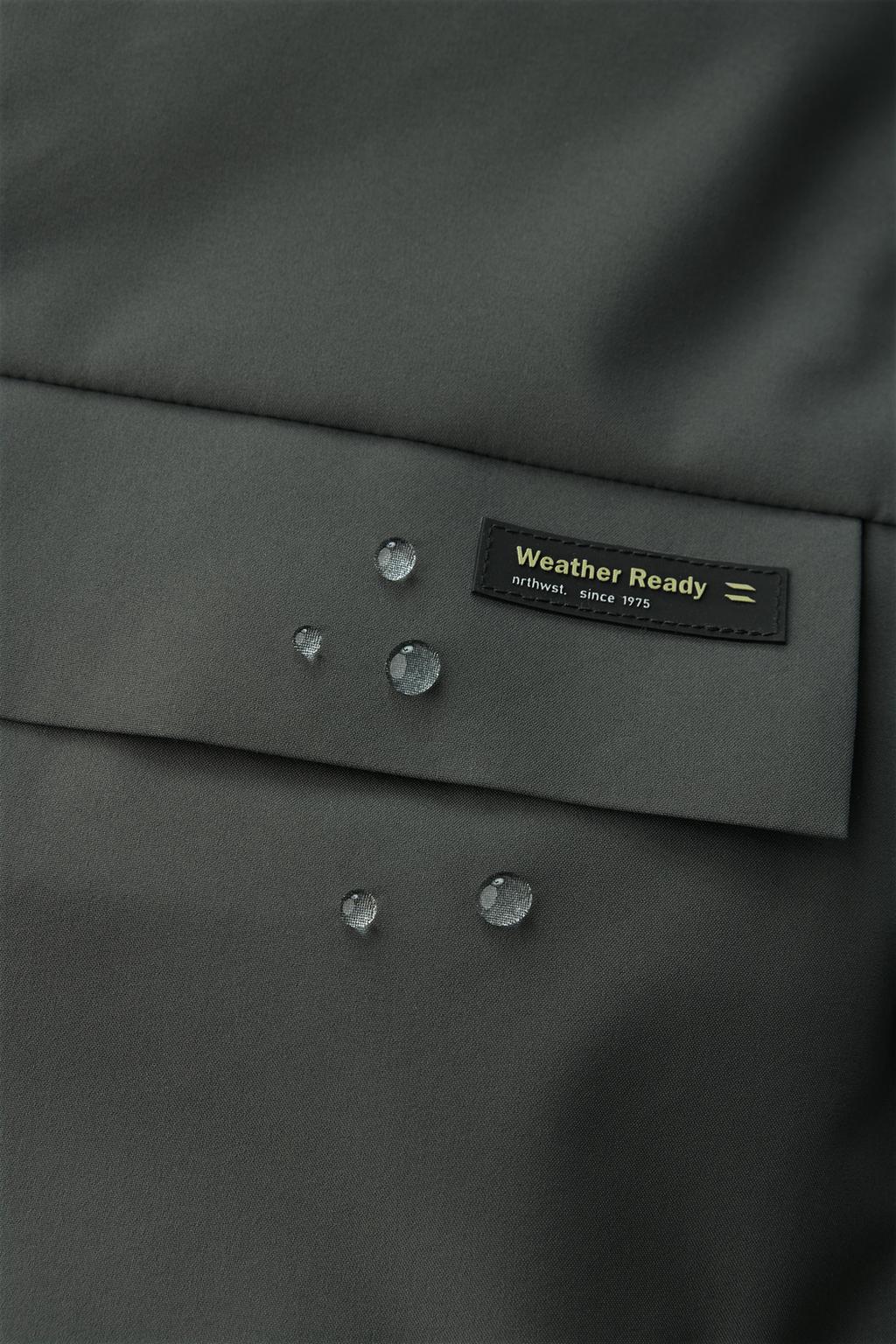 ВОДООТТАЛКИВАЮЩИЙ ПУХОВИК С ЭТИКЕТКОЙ