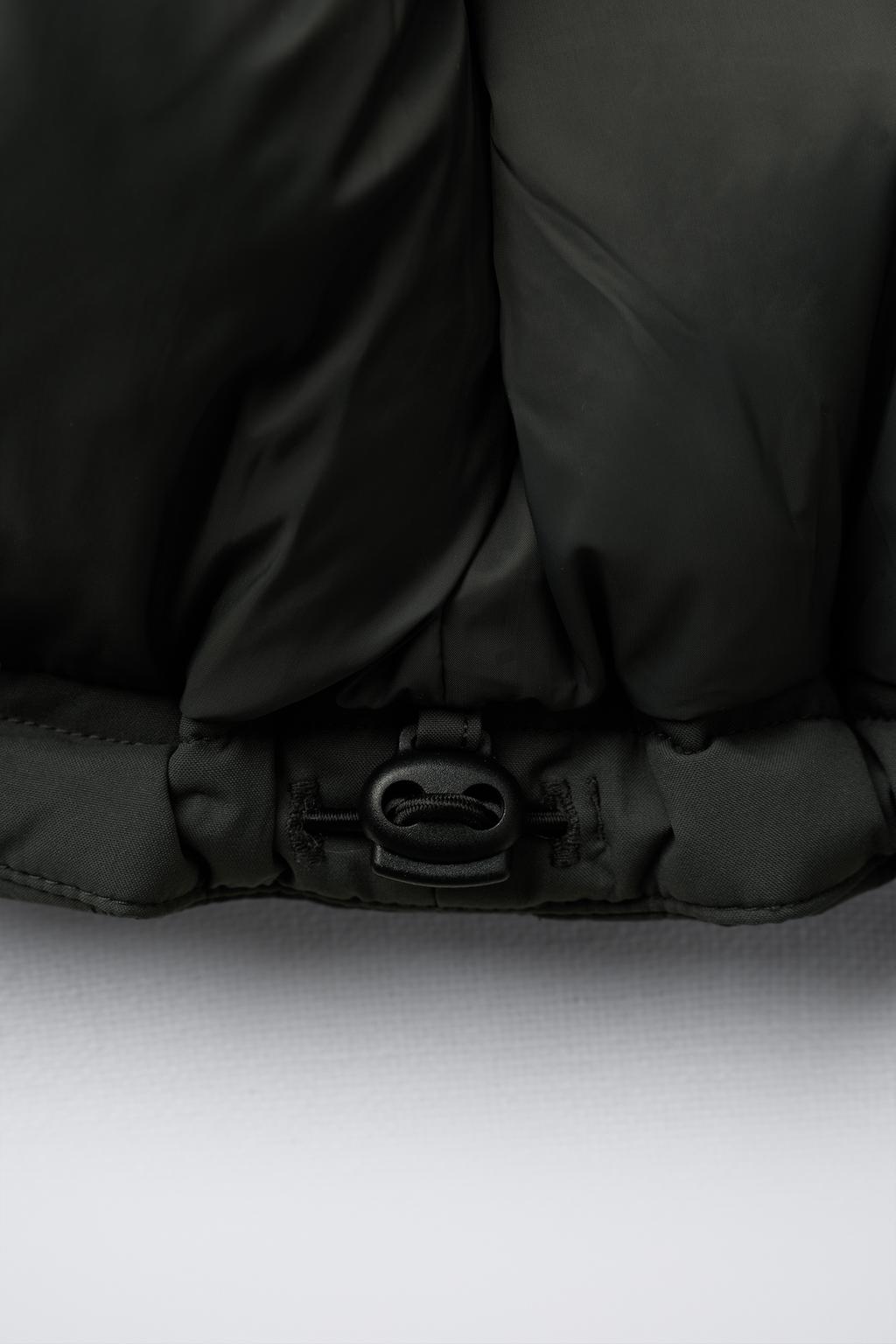 ВОДООТТАЛКИВАЮЩИЙ ПУХОВИК С ЭТИКЕТКОЙ